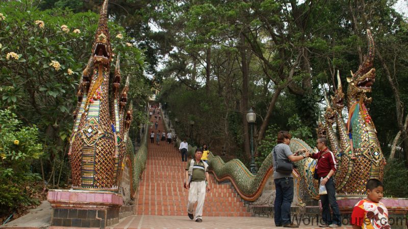 Stairs to Wat Phrathat
